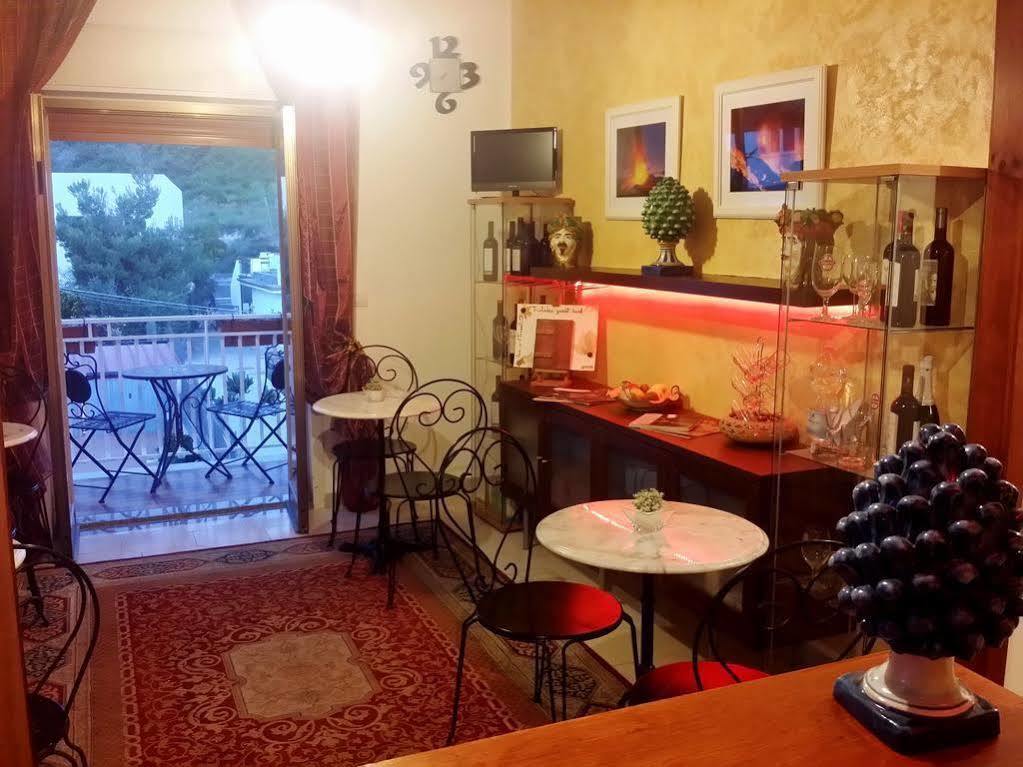 B&B Triskeles Giardini Naxos Eksteriør billede