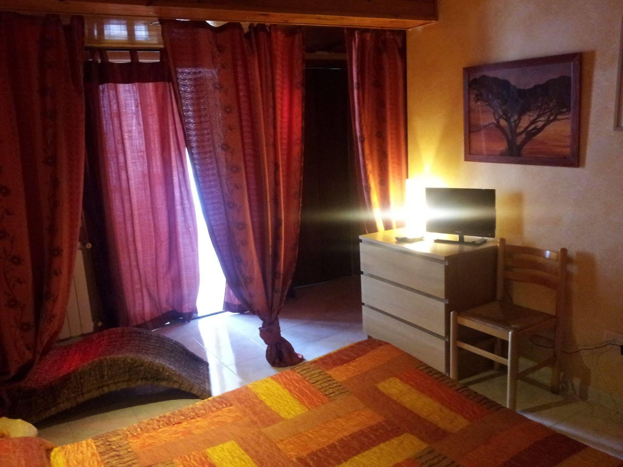 B&B Triskeles Giardini Naxos Eksteriør billede
