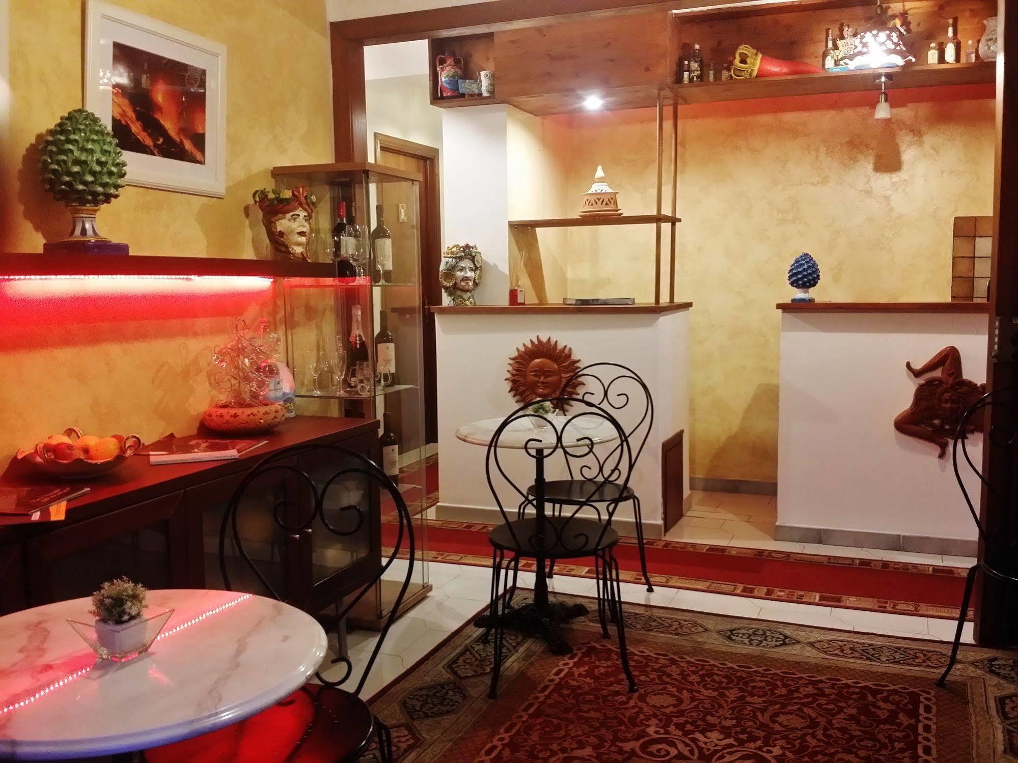 B&B Triskeles Giardini Naxos Eksteriør billede