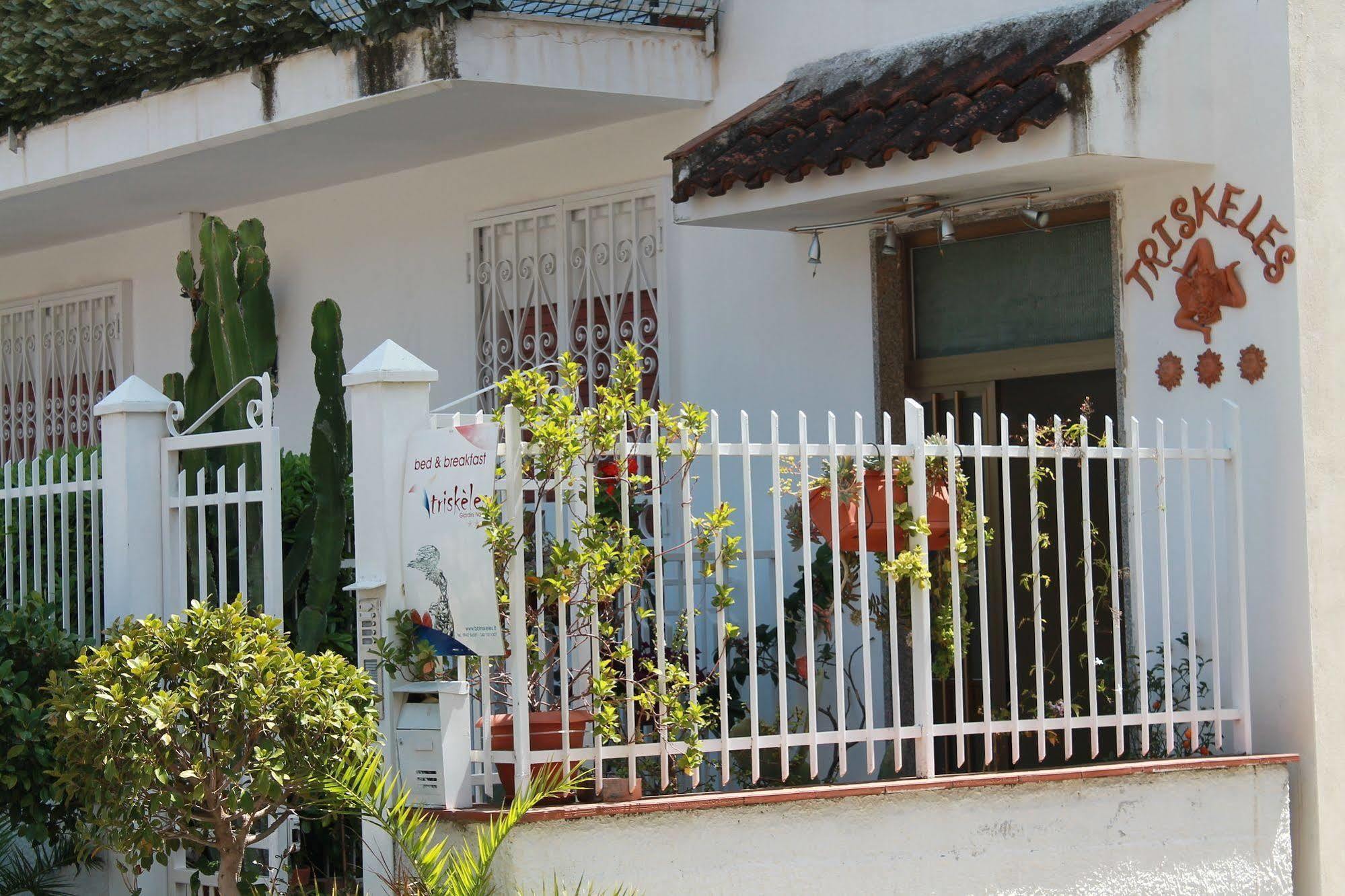 B&B Triskeles Giardini Naxos Eksteriør billede
