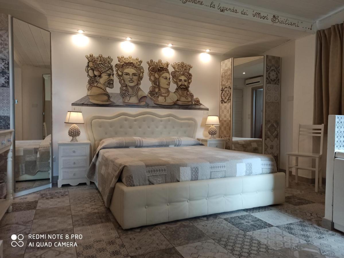 B&B Triskeles Giardini Naxos Eksteriør billede