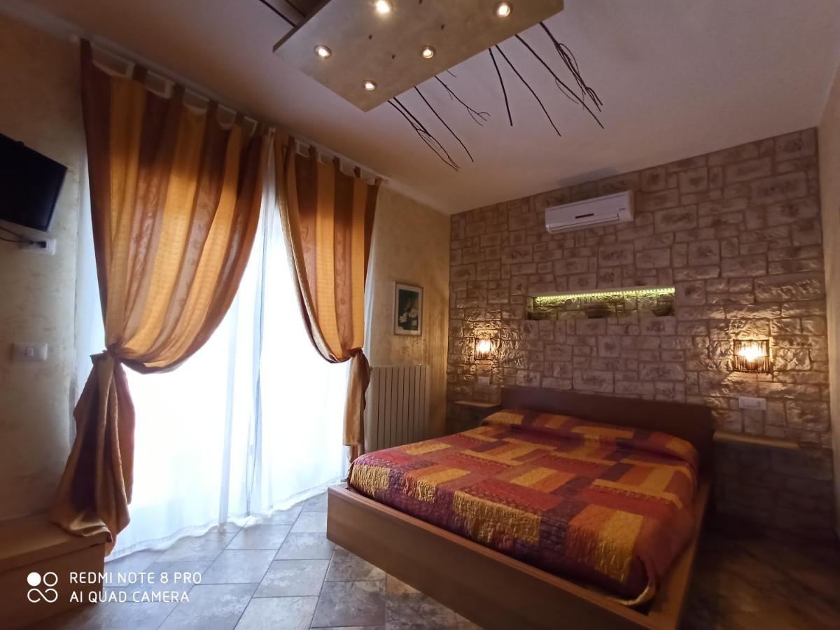 B&B Triskeles Giardini Naxos Eksteriør billede